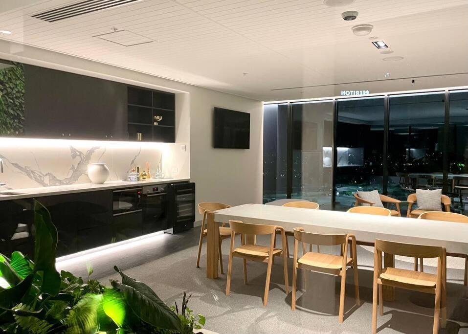 New Impressive 180° River View 1 Bed Apt With Pool 47F Leilighet Gold Coast Eksteriør bilde